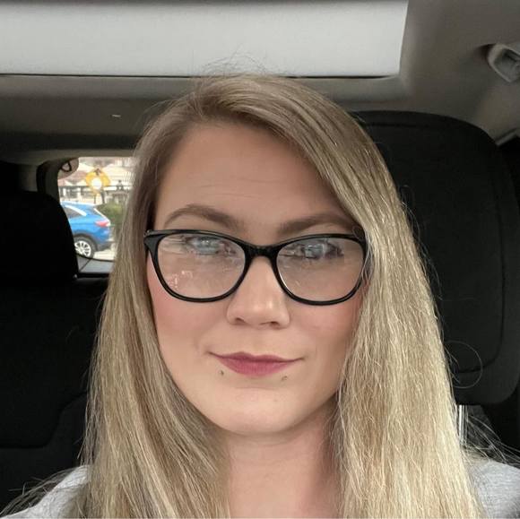 Meet your Posher, Kayla - Picture 1 of 1